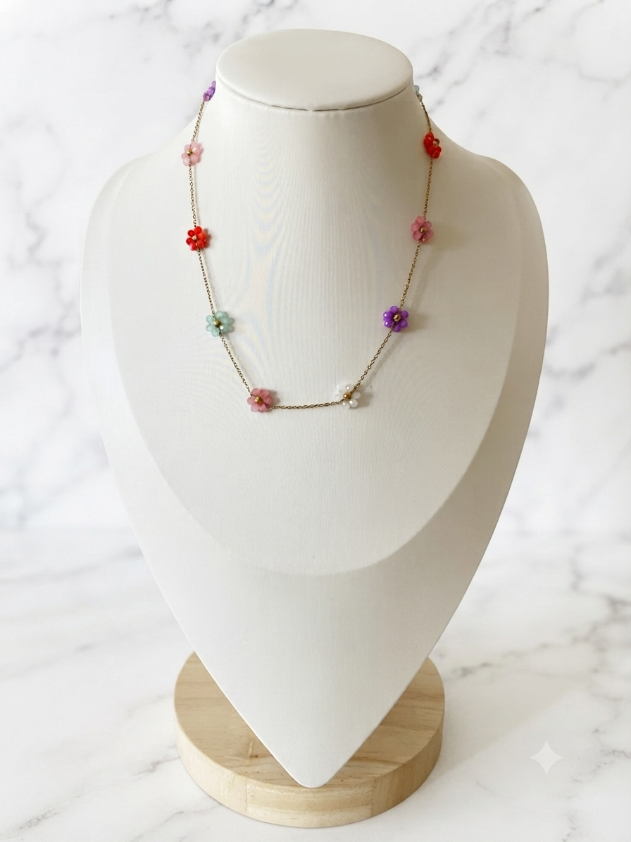 Collier Alice multicolore, fin collier en acier inoxydable hypoallergénique avec pampille émaillée.