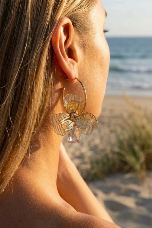 Créoles Summer dorées fleur ajourée et pierre facettée transparente - Maëlyne Beauty