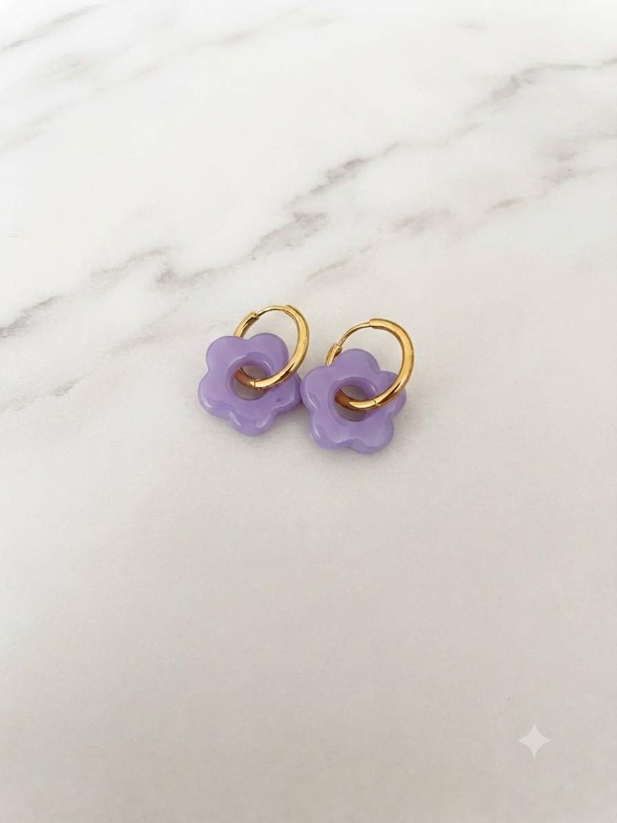 Boucles d'oreilles créoles Iriséa acier inoxydable fleur en résine lilas - Maëlyne Beauty