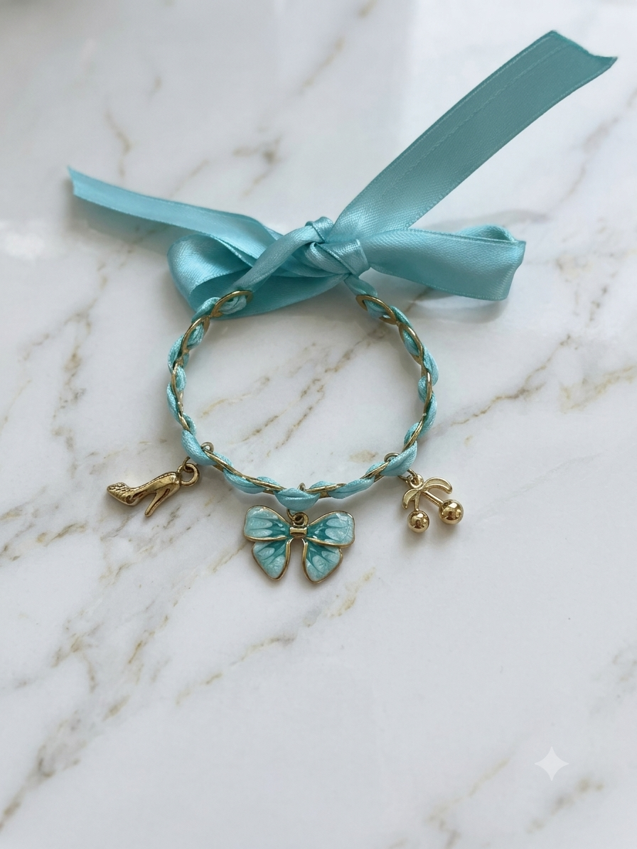 Bracelet turquoise en acier inoxydable avec ruban satin et 3 breloques dorées