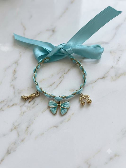 Bracelet turquoise en acier inoxydable avec ruban satin et 3 breloques dorées