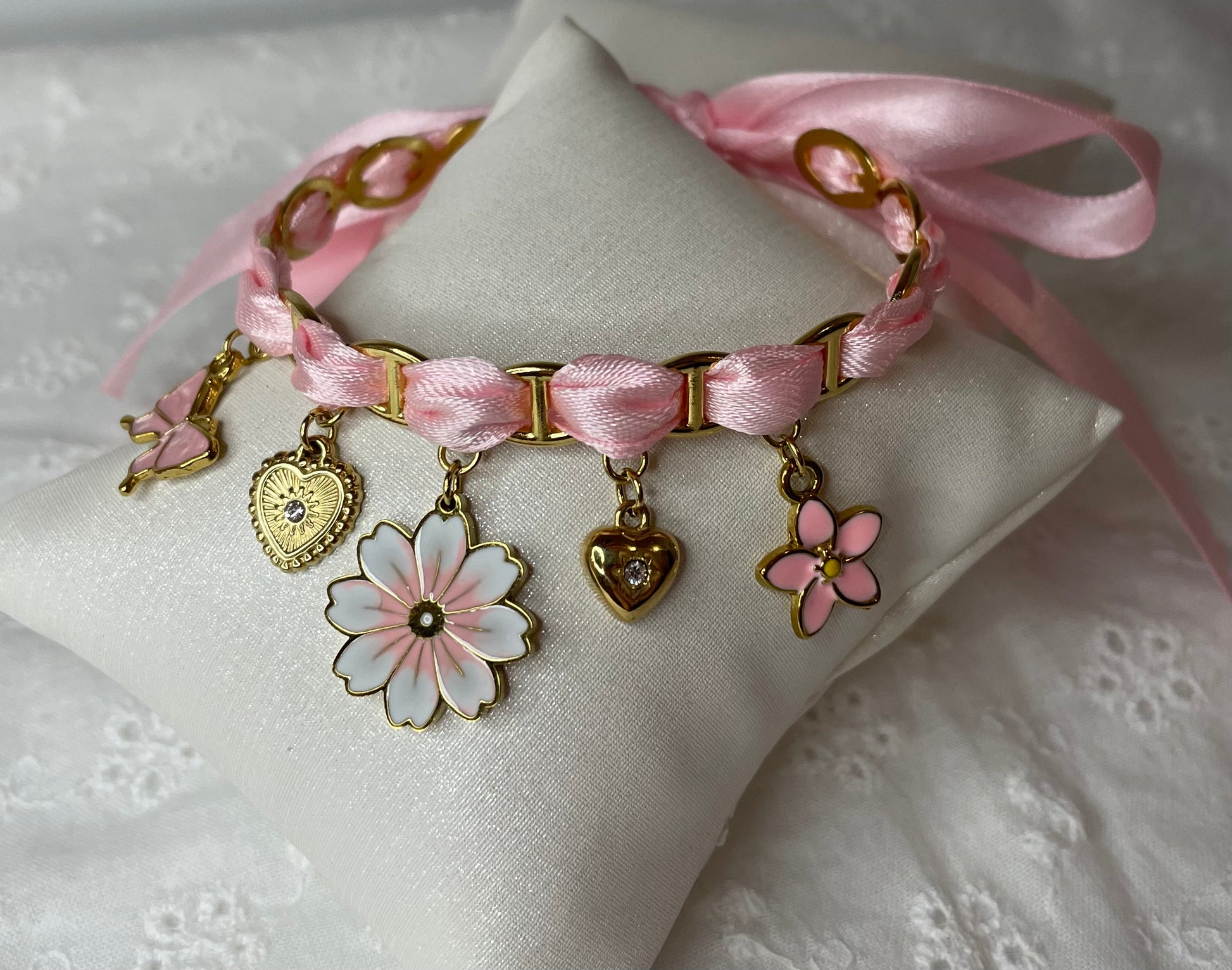 Bracelet ajustable breloque ruban rose pale