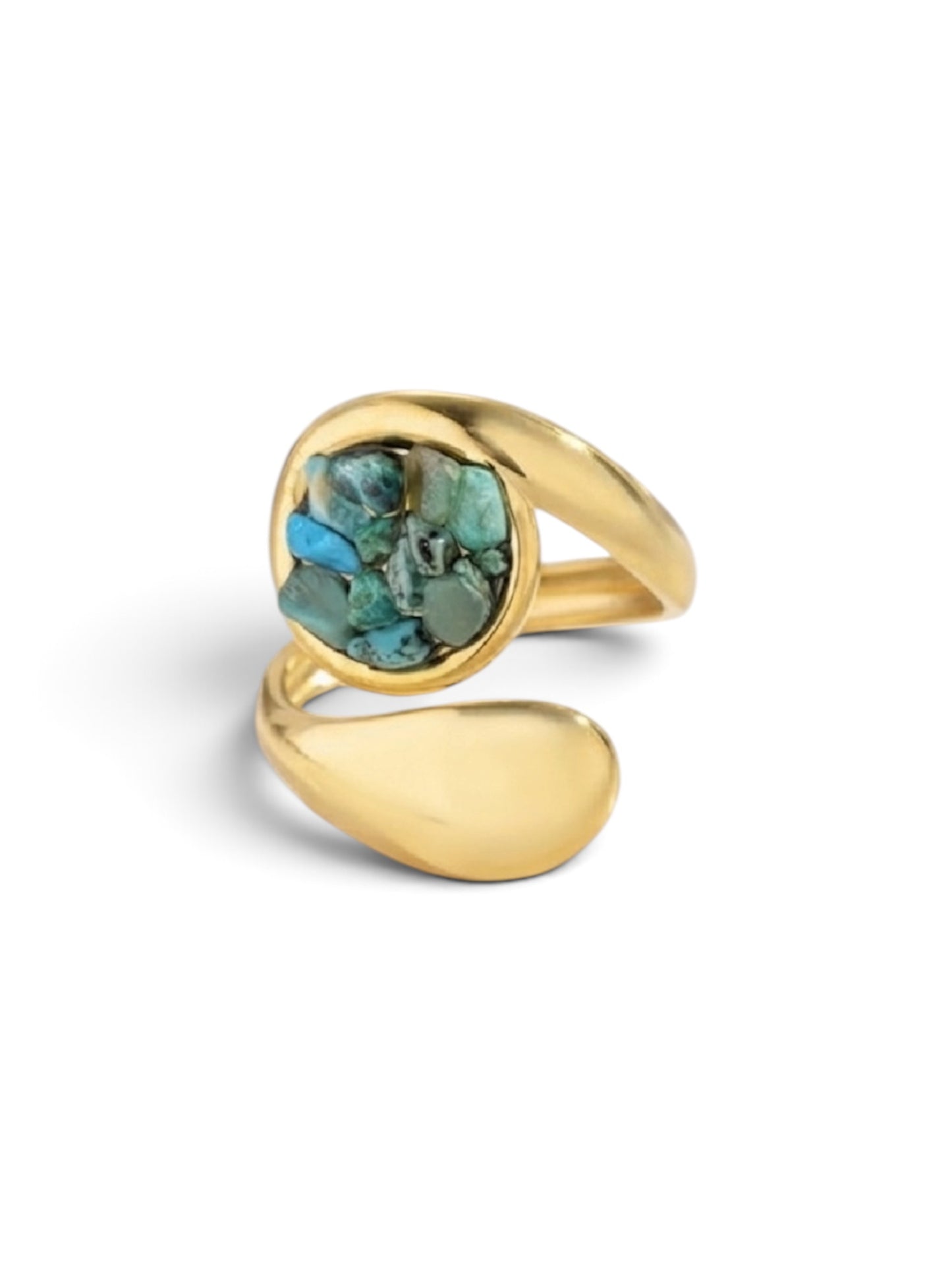 Bague Azura bleue, pierre naturelle sertie dans un anneau doré asymétrique, Maëlyne Beauty