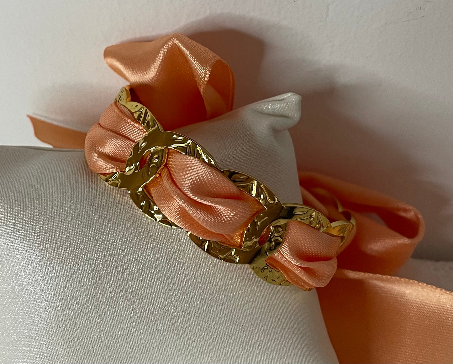 Bracelet ajustable en acier inoxydable avec ruban interchangeable saumon