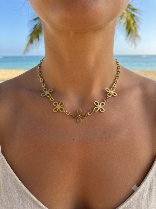 Collier Nadia doré en acier inoxydable hypoallergénique - Maëlyne Beauty