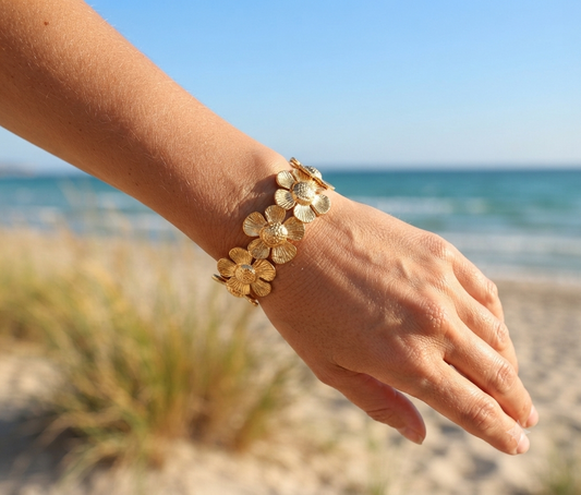 Bracelet Agathe manchette fleurs dorées acier inoxydable Maëlyne Beauty