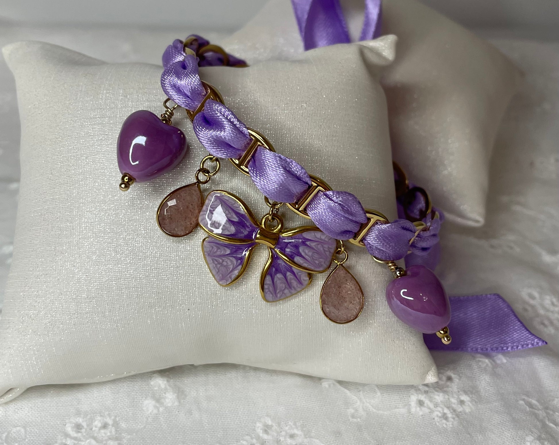 Bracelet ajustable en acier inoxydable, ruban lilas et breloques