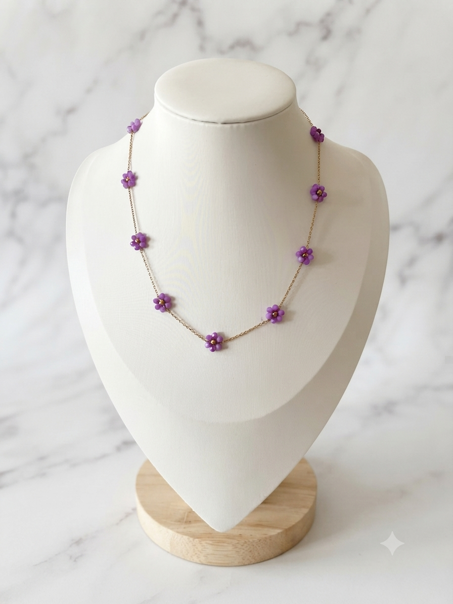 Collier Alice lilas, fin collier en acier inoxydable hypoallergénique avec pampille émaillée.