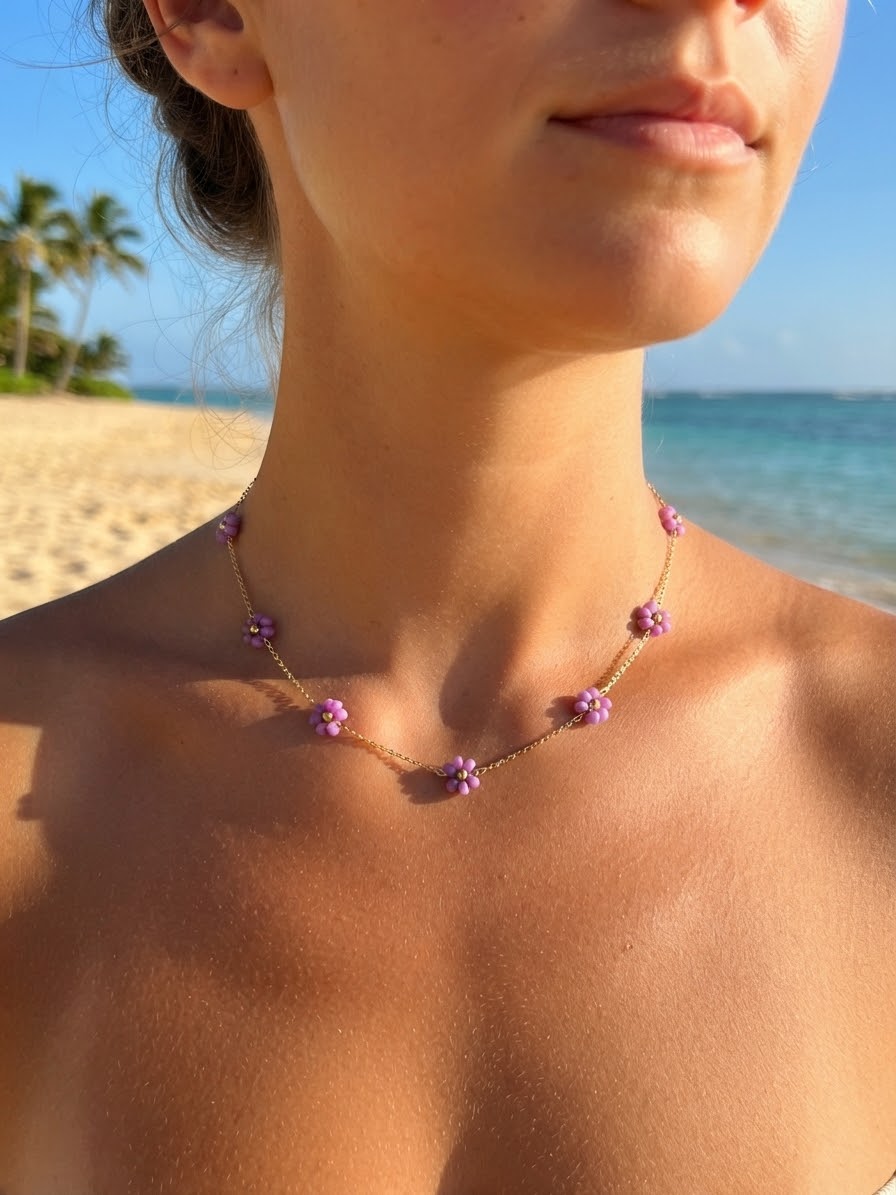 Collier Alice lilas, fin collier en acier inoxydable hypoallergénique avec pampille émaillée.