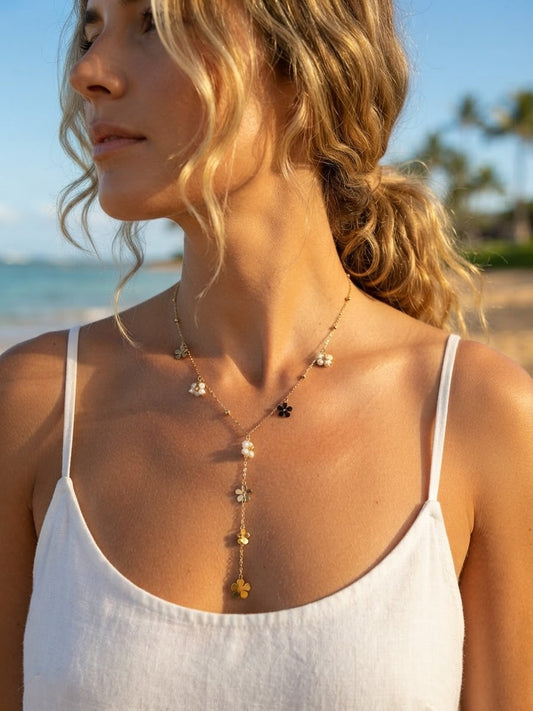 Collier Alina, chaîne fine en acier inoxydable hypoallergénique finition dorée.