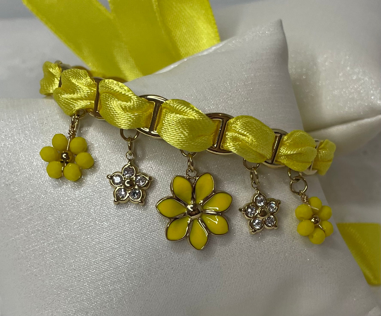 Bracelet ajustable en acier inoxydable, ruban satin jaune citron, breloques fleurs