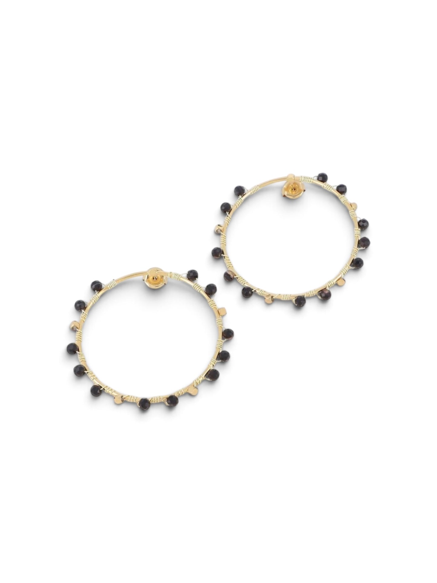 Boucles d'oreilles Chloé, créoles fines dorées perlées de noir, acier inoxydable hypoallergénique, Maëlyne Beauty