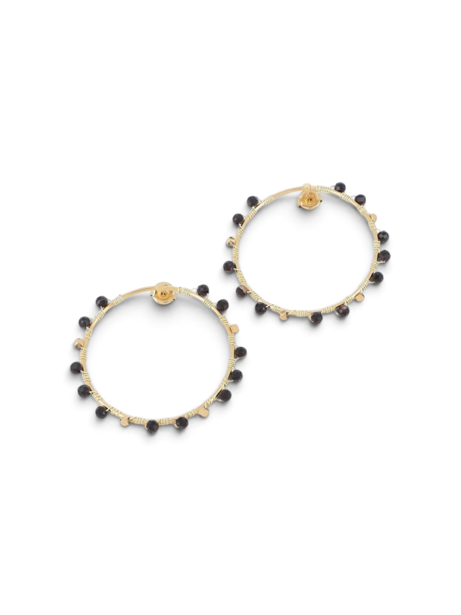 Boucles d'oreilles Chloé, créoles fines dorées perlées de noir, acier inoxydable hypoallergénique, Maëlyne Beauty