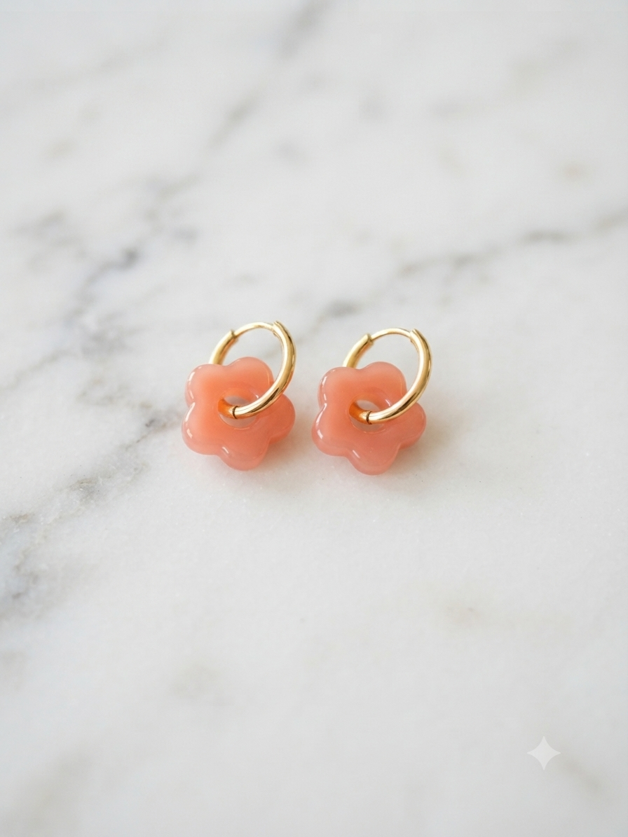 Boucles d'oreilles créoles Iriséa acier inoxydable fleur en résine saumon - Maëlyne Beauty